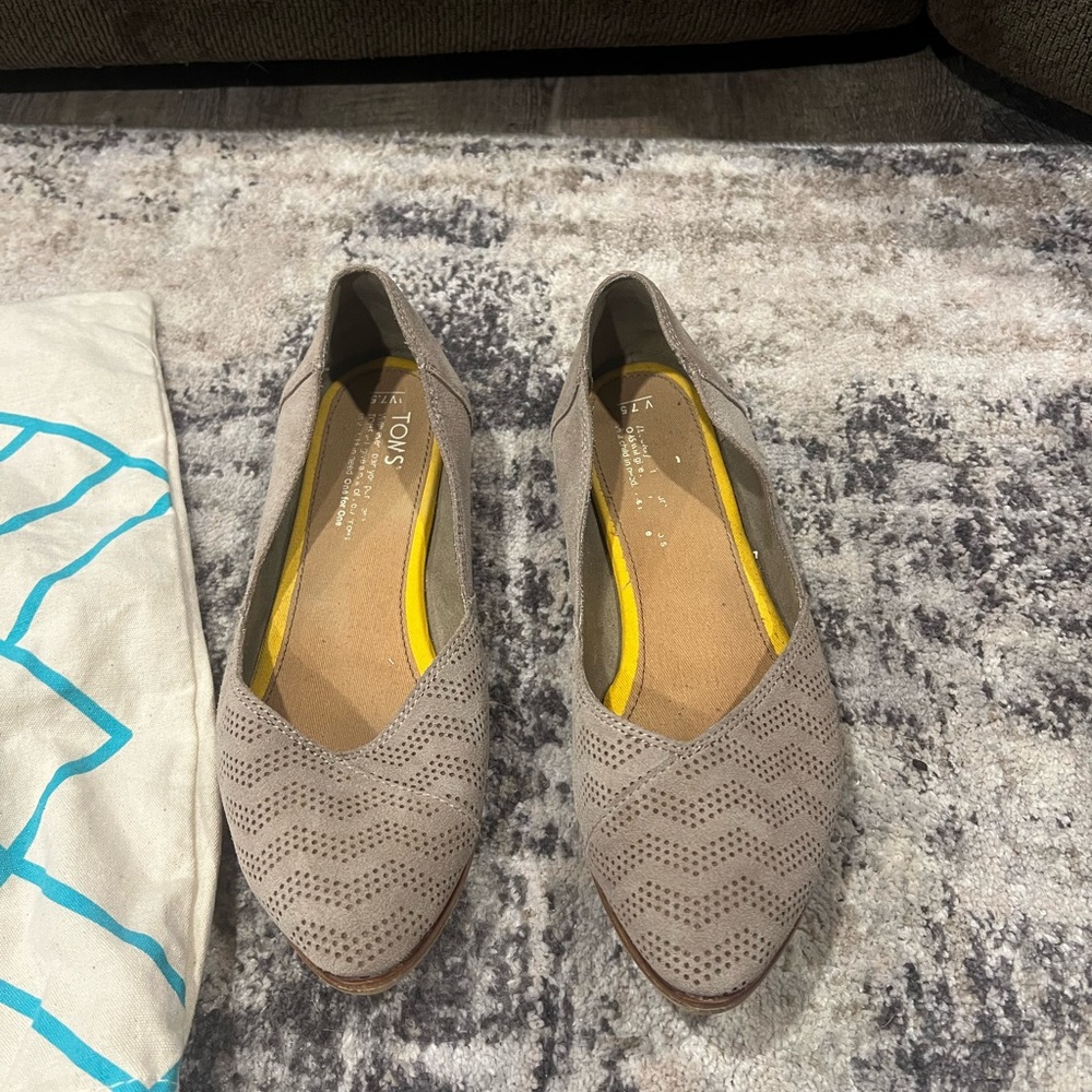 Tom’s Taupe Jutti Suede Flats - Size 7.5